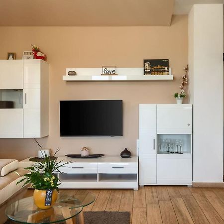Activity Villa Gita With Pool And Grill In Tinjan エクステリア 写真