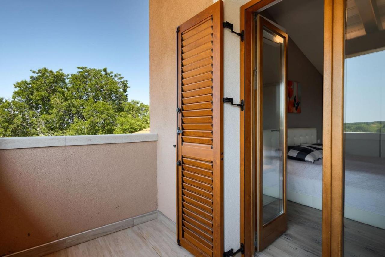 Activity Villa Gita With Pool And Grill In Tinjan エクステリア 写真